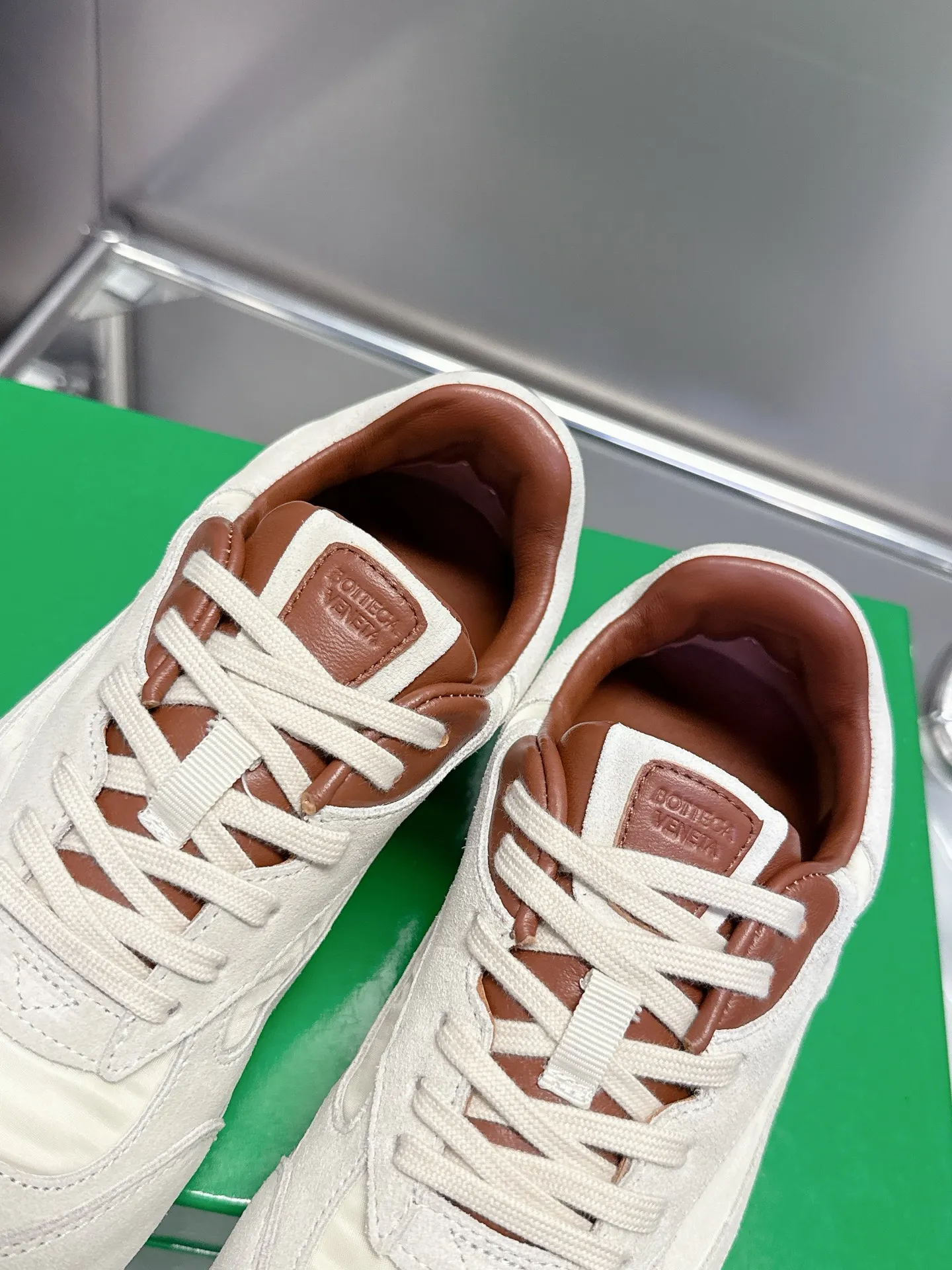 👟👟Ex-factory price 500👟👟 Bottega Veneta｜BV Bottega Veneta 25ss new Forrest shoes Dexun sneakers Sneaker technology nylon and suede, inspired by retro sneakers, a new interpretation of classic sneakers, lightweight, comfortable and breathable summer essentials The sole uses a classic woven texture, which is very recognizable, and is spliced with nylon suede, giving it a full texture!   Size: #Female 35-40 (41 made to order, non-refundable)